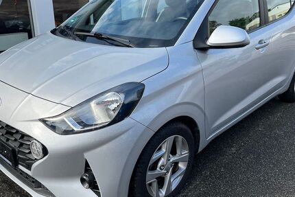 Hyundai i10 44.851 km 12.990 € Tessin 18195