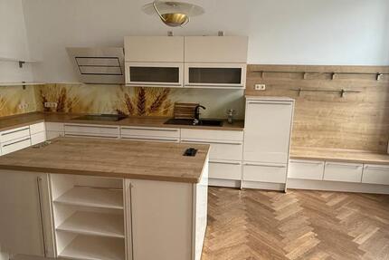 8 Zimmer Wohnung im 1. und 2. OG im Herzen von Laage 8 zimmer