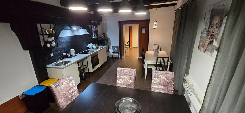 Erdgeschoßwohnung Rostock - 6 Zimmer, 150 m&sup2;, 150&euro; | Angebot:25806565