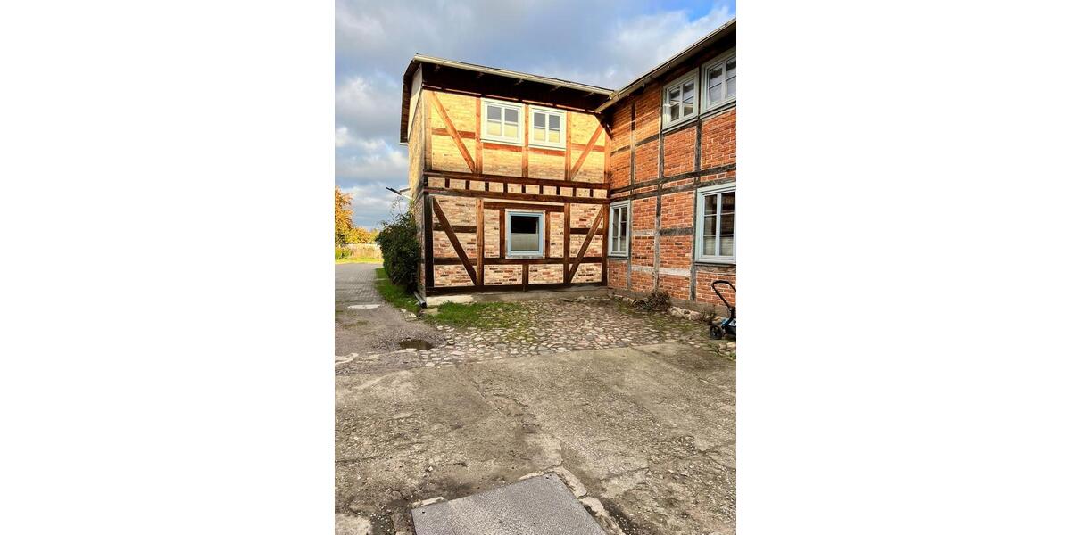 Erdgeschoßwohnung Bützow - 3 Zimmer, 110 m&sup2;, 990&euro; | Angebot:26176123
