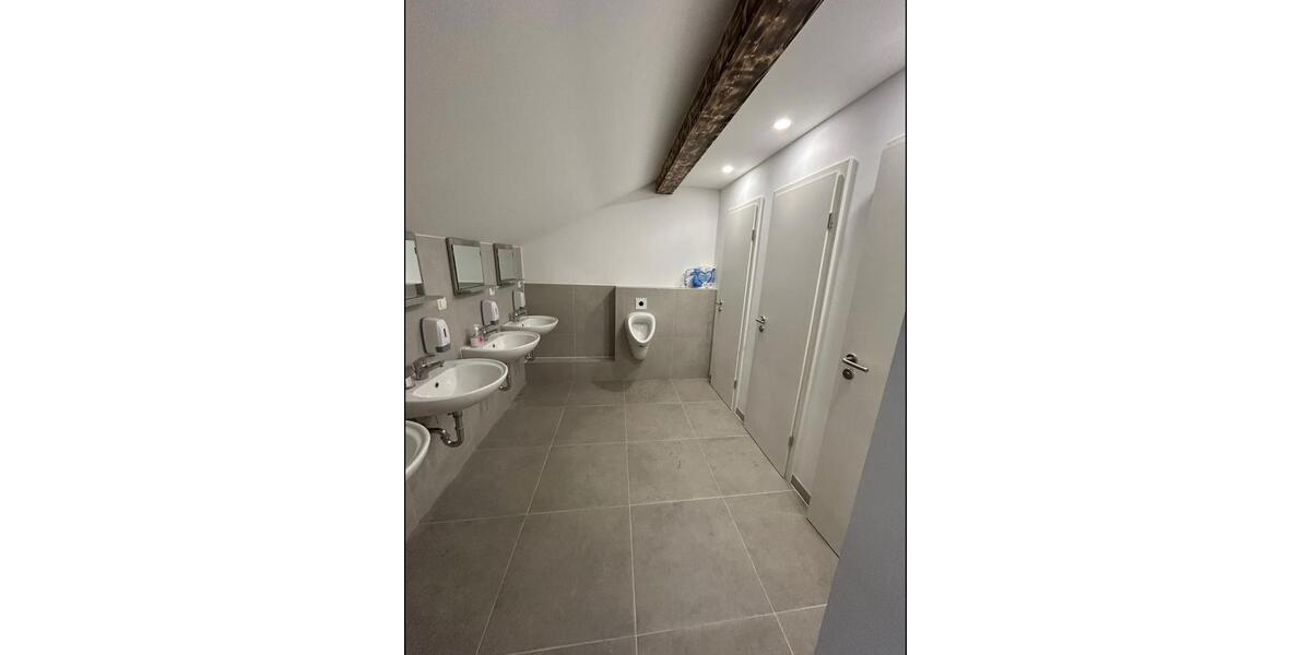 Dachgeschoßwohnung Papendorf - 16 Zimmer, 400 m&sup2;, 23&euro; | Angebot:23391333