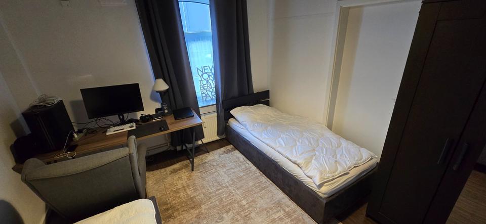 Erdgeschoßwohnung Rostock - 6 Zimmer, 150 m&sup2;, 150&euro; | Angebot:25806565