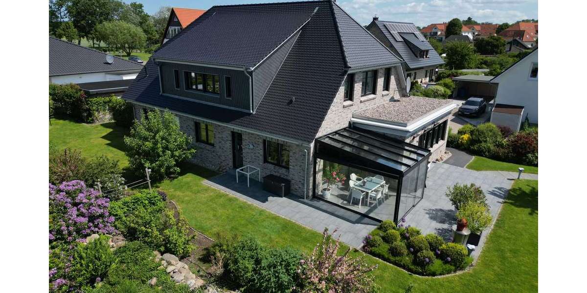 Haus zum Kaufen in Elmenhorst 1.500.000 € 288 m² 6 zimmer