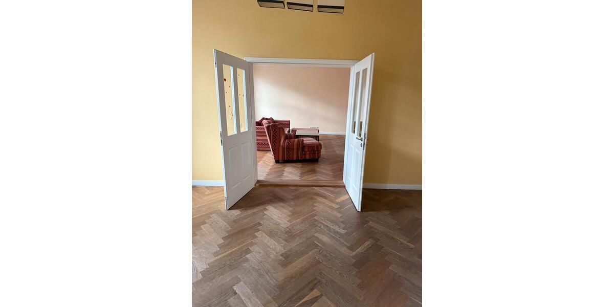 Etagenwohnung Laage - 8 Zimmer, 210 m&sup2;, 1.450&euro; | Angebot:23653517