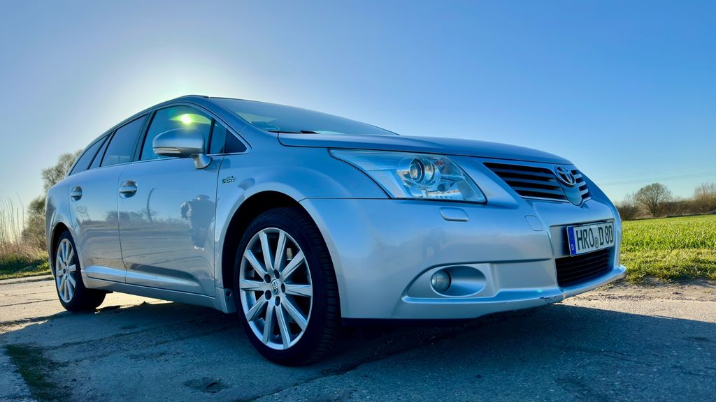 Toyota Avensis 171.371 km 7.900 &euro; Rostock 18059