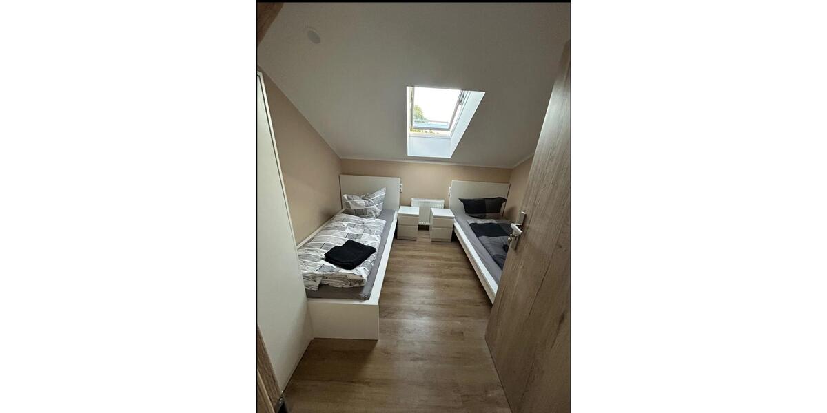 Dachgeschoßwohnung Papendorf - 16 Zimmer, 400 m&sup2;, 23&euro; | Angebot:23391333