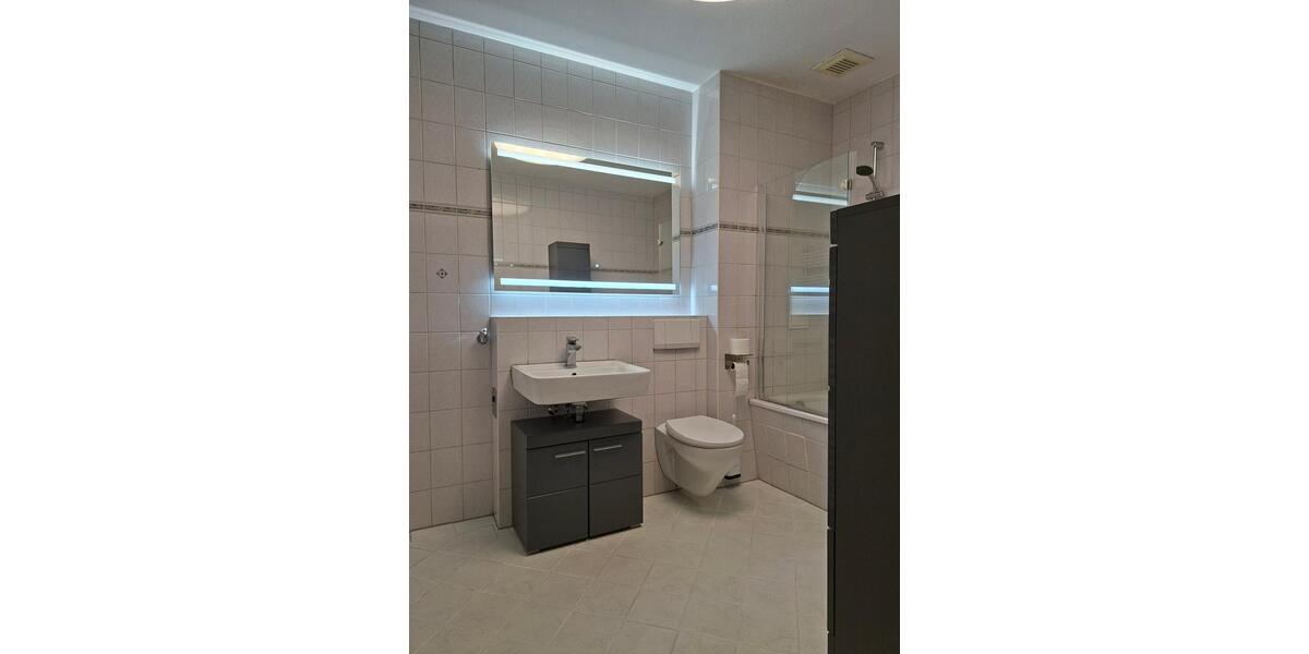 Dachgeschoßwohnung Rostock Hansaviertel - 3 Zimmer, 73 m&sup2;, 800&euro; | Angebot:26278044