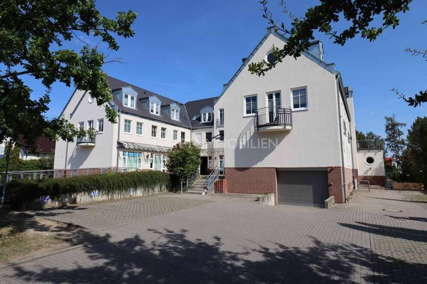 Möbliertes Dachgeschoss-Appartement mit Parkplatz in Ostseenähe