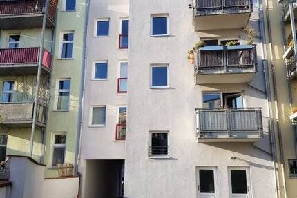 gepflegte 3-Zimmer Wohnung in der Rostocker KTV mit WB u. Balkon 3 zimmer