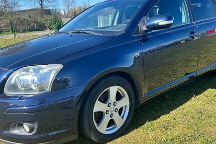 Toyota Avensis 235.229 km 2.300 &euro; Rostock 18147