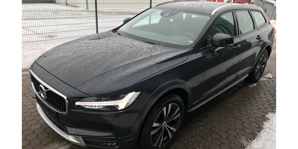 Volvo V90 Cross Country 111.000 km 26.589 &euro; Broderstorf / Rostock 18184