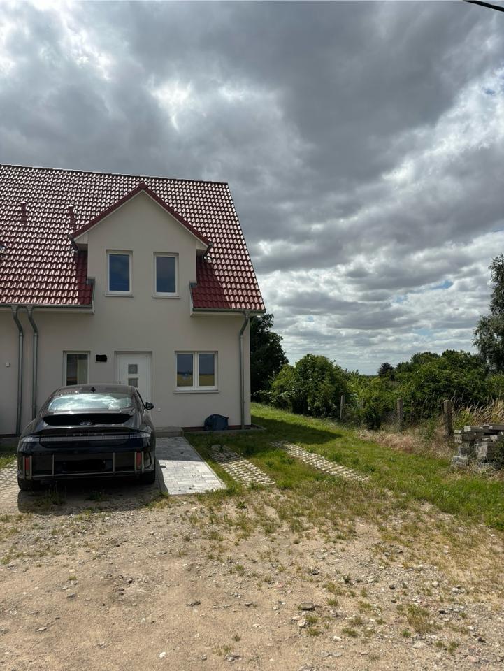 Zweitbezug moderne Doppelhaushälfte im Grünen