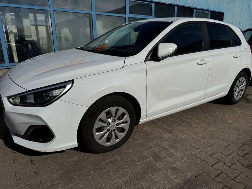 i30
