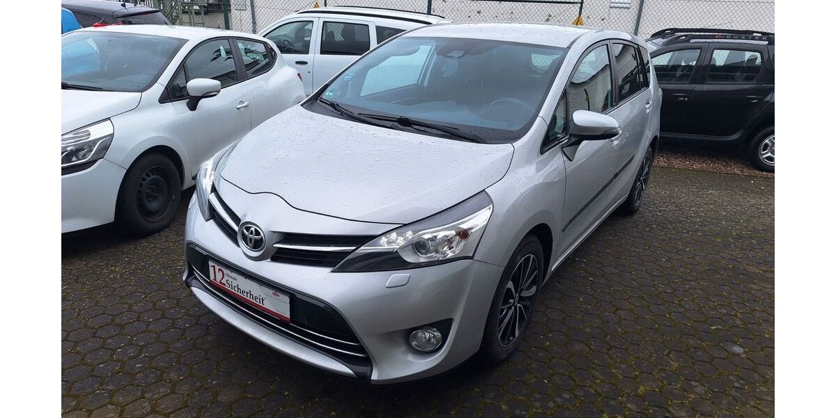 Toyota Verso 98.000 km 15.490 &euro; Rostock 18146