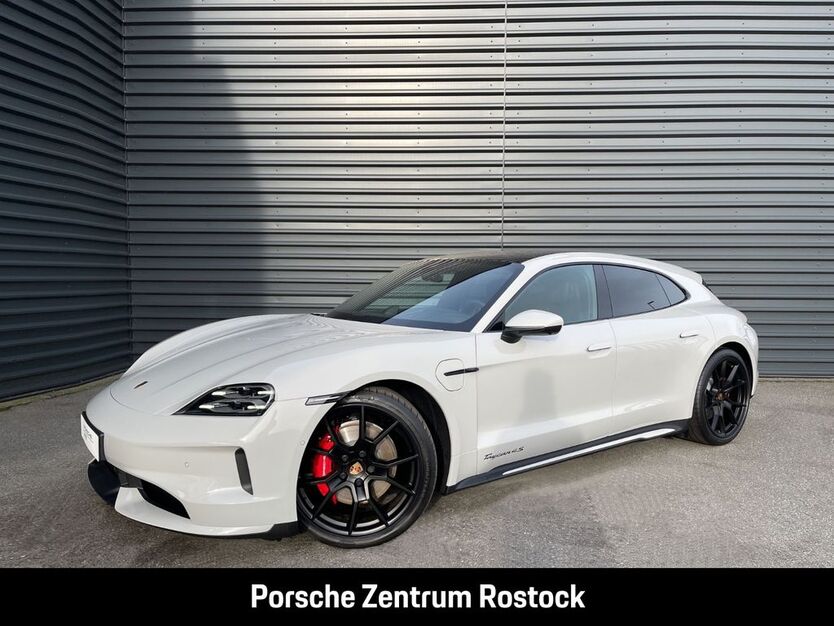 Porsche Taycan 8.990 km 135.750 € Papendorf 18059