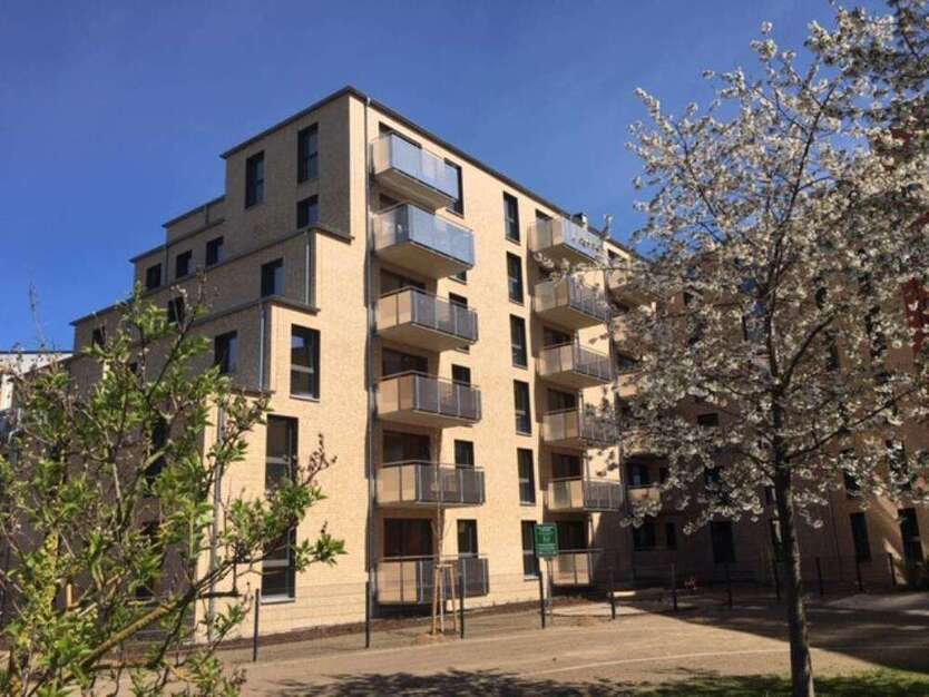 Wohnung zum Mieten in Rostock 406,58 € 70.71 m²
