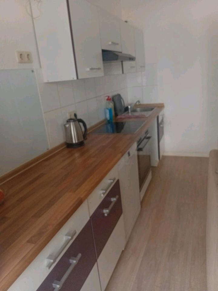 Ich bitte eine drei Zimmer Wohnung mitten in der Stadt zimmer
