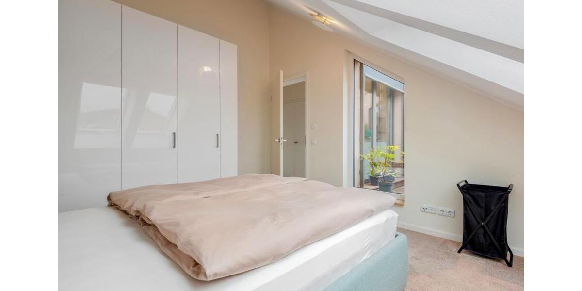 Dachgeschoßwohnung Rostock Hansaviertel - 2 Zimmer, 60 m&sup2;, 1.850&euro; | Angebot:25832047