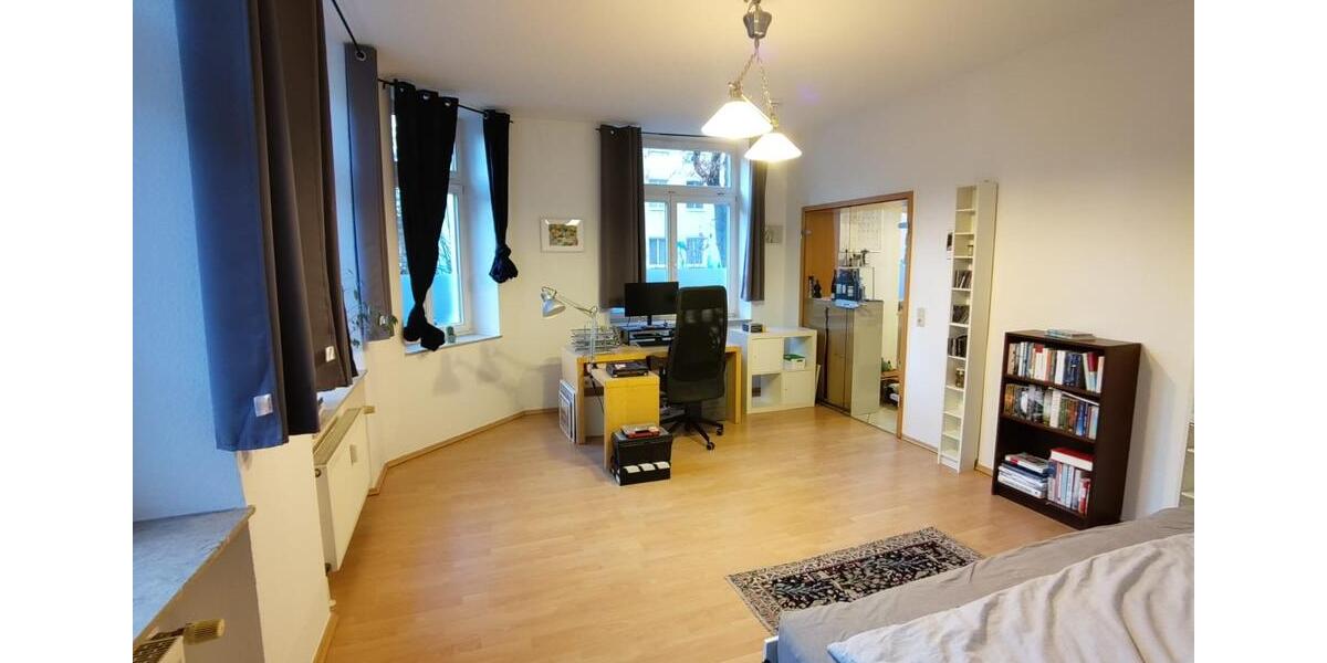 Helle Altbauwohnung in der KTV 1 zimmer