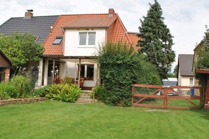 Marlow-OT Doppelhaushälfte in Ostseenähe!