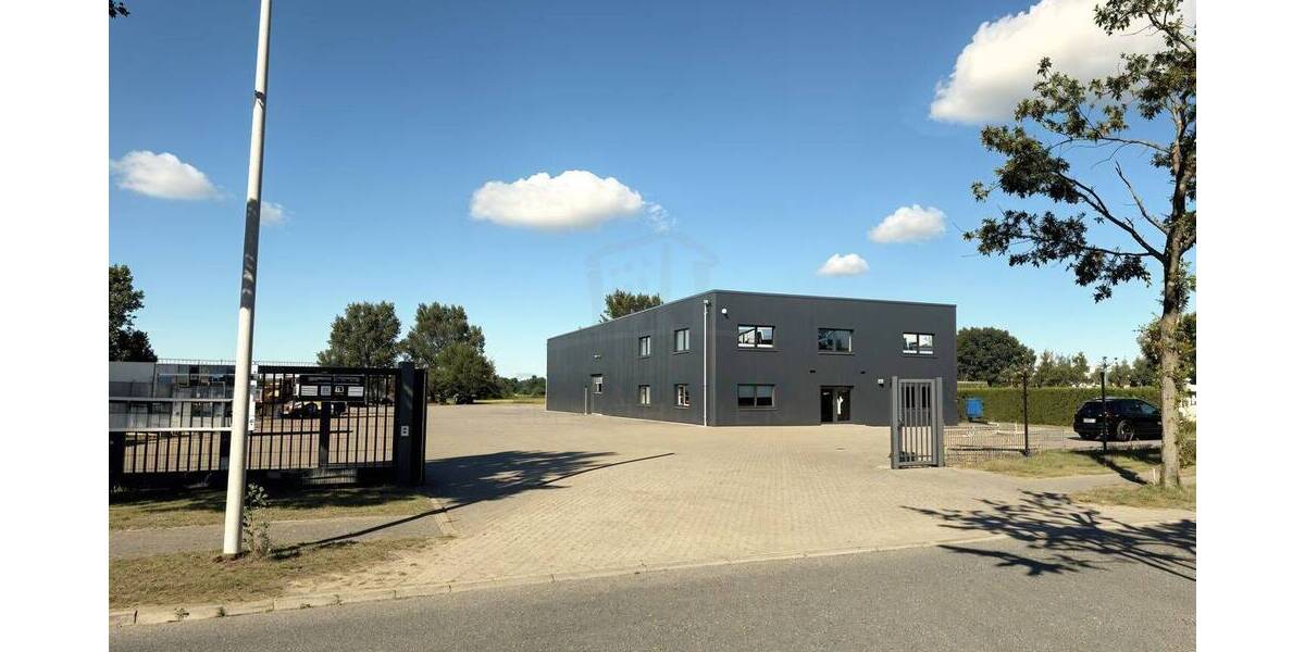 360 m² Warmhalle mit 3 Sektionaltoren, Werkstattgrube, Waschplatz m. Ölabscheider u. Fußbodenheizung zimmer