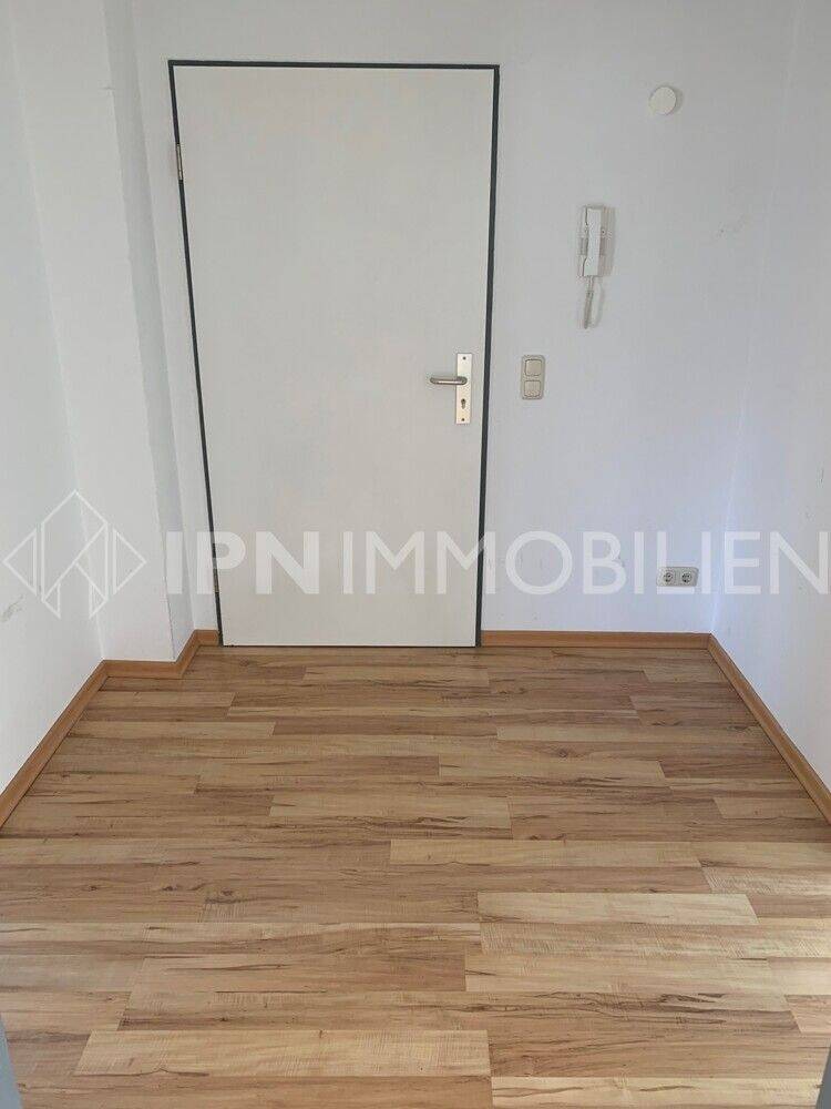Helle Etagenwohnung mit EBK, Tageslicht-Duschbad und Balkon in der östlichen Altstadt 2 zimmer