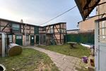 AltbauWohnung mit viel Garten und viel Charme