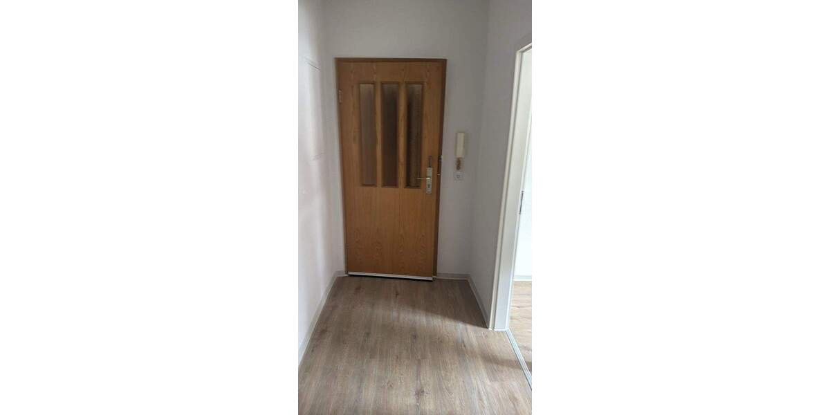 Direkt einziehen! Frisch renovierte kleine 3 Zimmer-Wohnung mit separater Küche und Tageslichtbad 3 zimmer