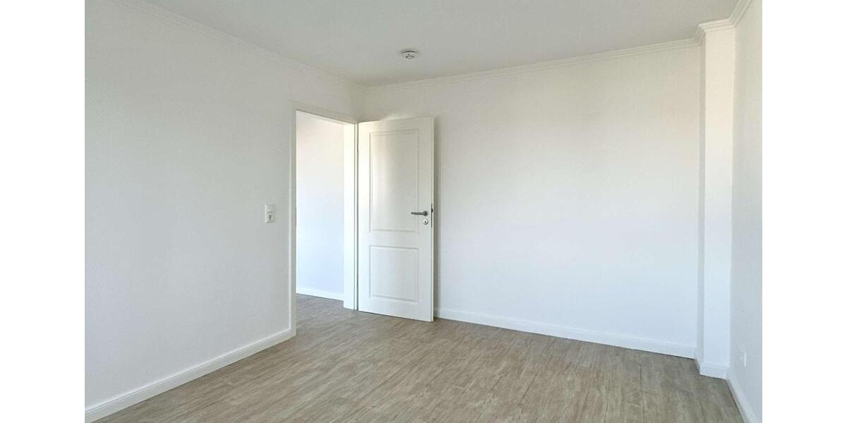 Dachgeschoßwohnung Rostock Hansaviertel - 3 Zimmer, 56 m&sup2;, 1.140&euro; | Angebot:24754744