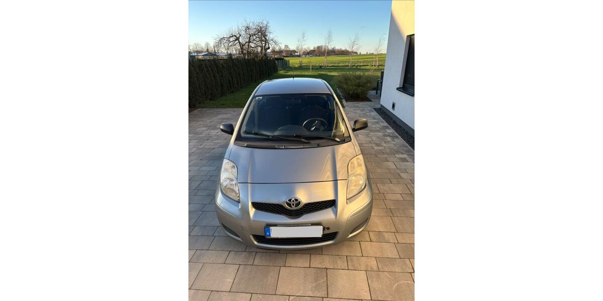 Toyota Yaris 146.000 km 3.800 &euro; Schlage 18196