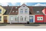 Vermietetes Zweifamilienhaus mit viel Stauraum im Keller