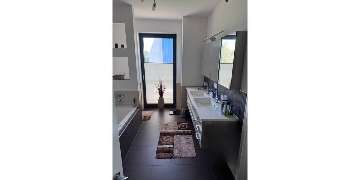 Etagenwohnung Rostock Hohe Düne - 5 Zimmer, 210 m&sup2;, 3.360&euro; | Angebot:26778324