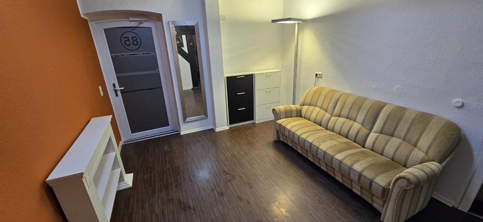 Erdgeschoßwohnung Rostock - 6 Zimmer, 150 m&sup2;, 150&euro; | Angebot:25806565