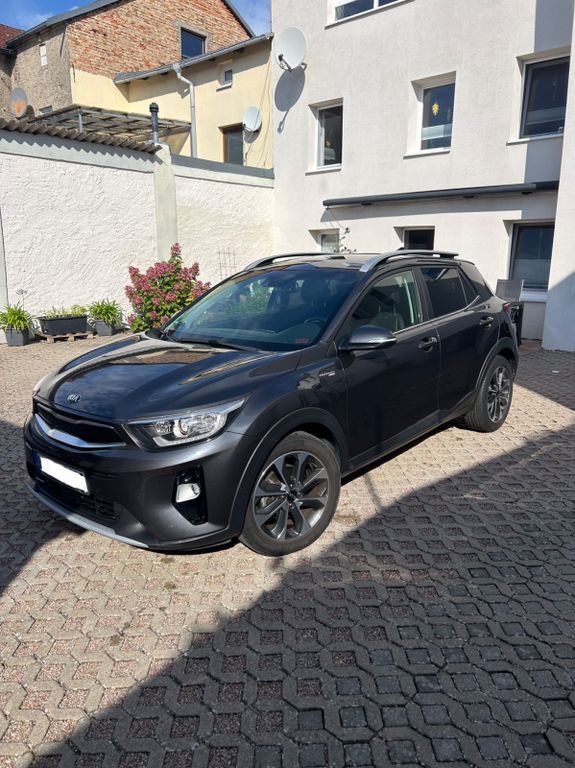 Kia Stonic 27.600 km 14.200 € Schwaan 18258