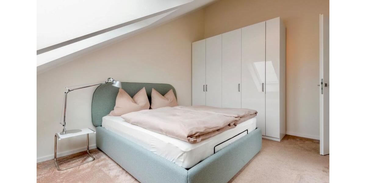 Dachgeschoßwohnung Rostock Hansaviertel - 2 Zimmer, 60 m&sup2;, 1.850&euro; | Angebot:25832047