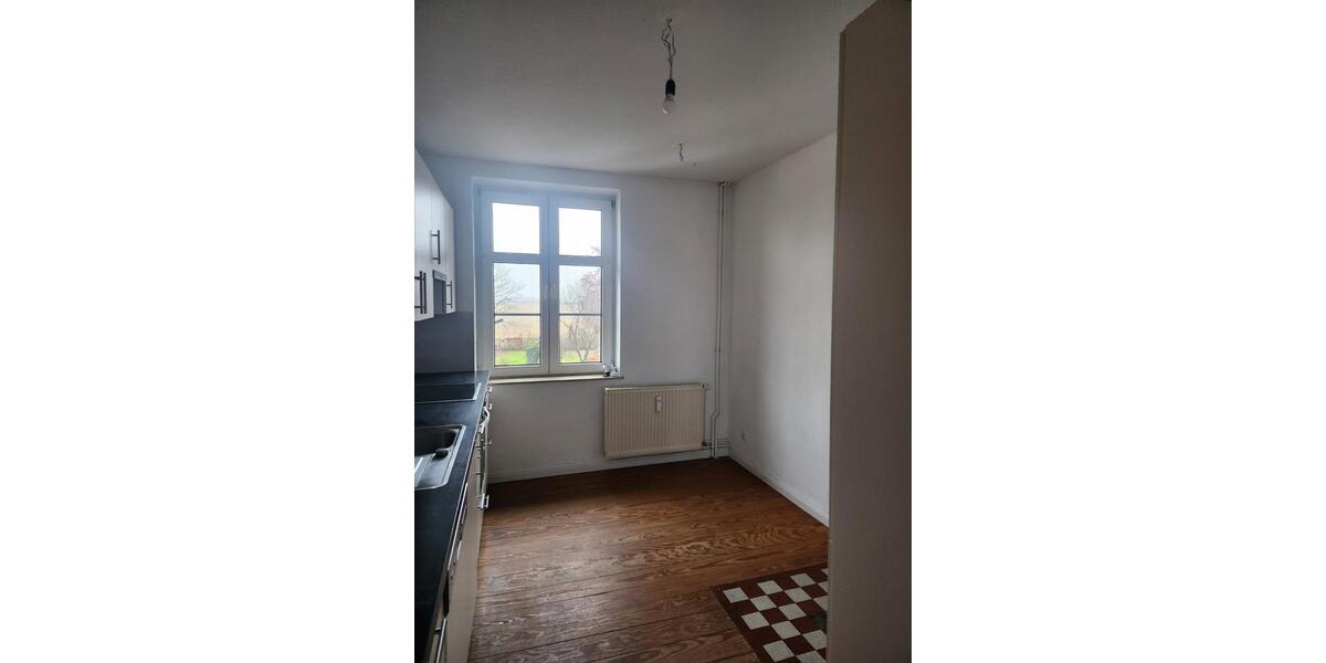 Schöne 3-Raum-Wohnung, Altbau, Bützow, Stellplatz, Gemeinschaftsbalkon 3 zimmer