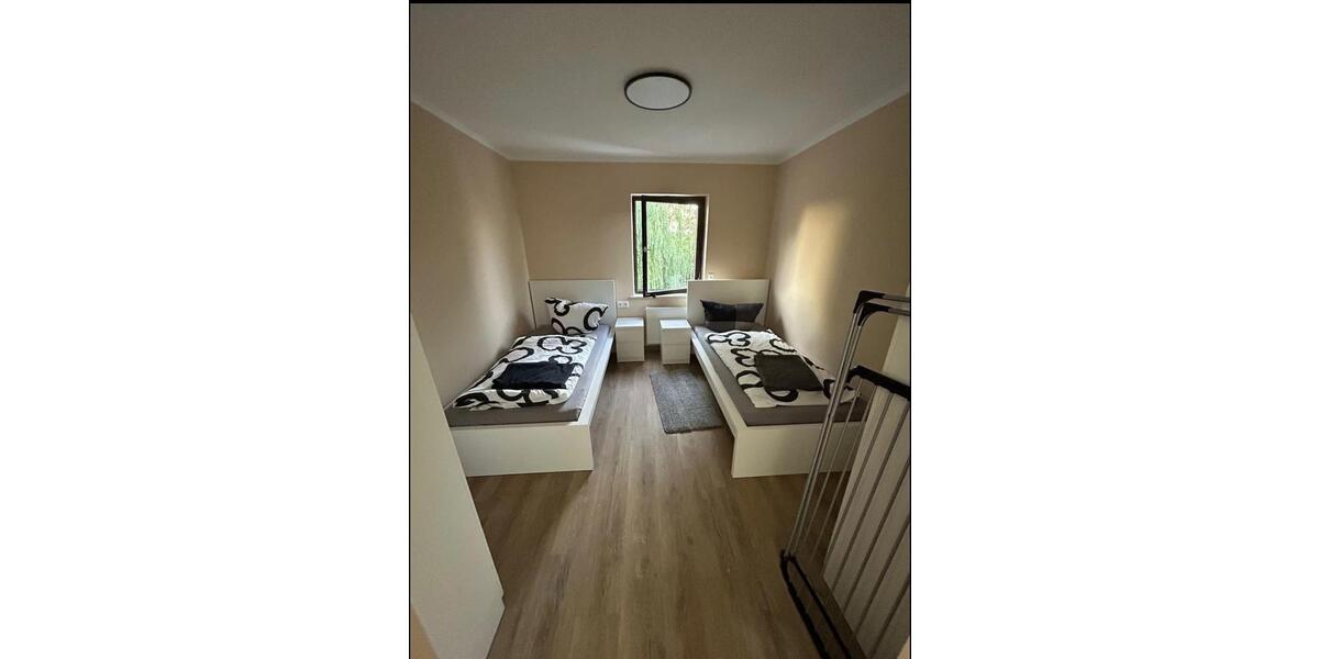 Dachgeschoßwohnung Papendorf - 16 Zimmer, 400 m&sup2;, 23&euro; | Angebot:23391333