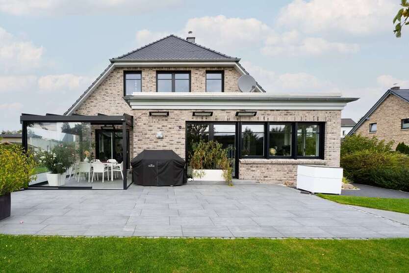 Haus zum Kaufen in Elmenhorst 1.399.000 € 288 m²