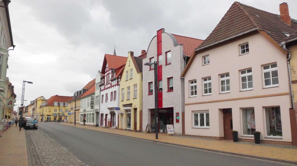 BÜRO - LADENFLÄCHE - GEWERBEEINHEIT IM EG - ZUGANG-ROLLSTUHLGERECHT - MIT - VERKAUFS-ARBEITS-RAUM - 2 NEBENRÄUME UND TOILETTE - BÜTZOW - STADTZENTRUM - Grundstück Bützow Wolken | Angebot:26431179