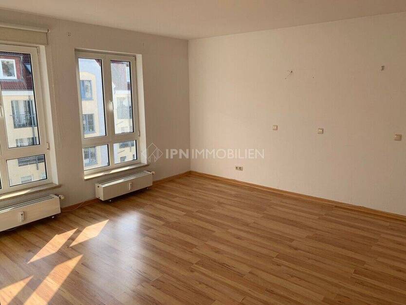 Helle Etagenwohnung mit EBK, Tageslicht-Duschbad und Balkon in der östlichen Altstadt 2 zimmer