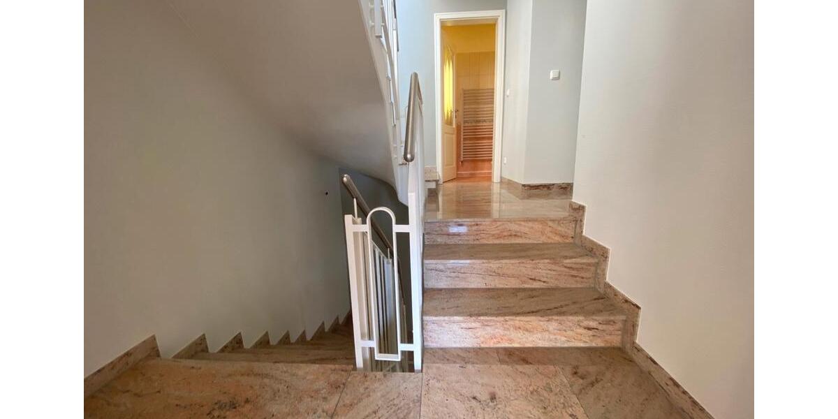 Etagenwohnung Rostock - 5 Zimmer, 160 m&sup2;, 2.360&euro; | Angebot:26268964