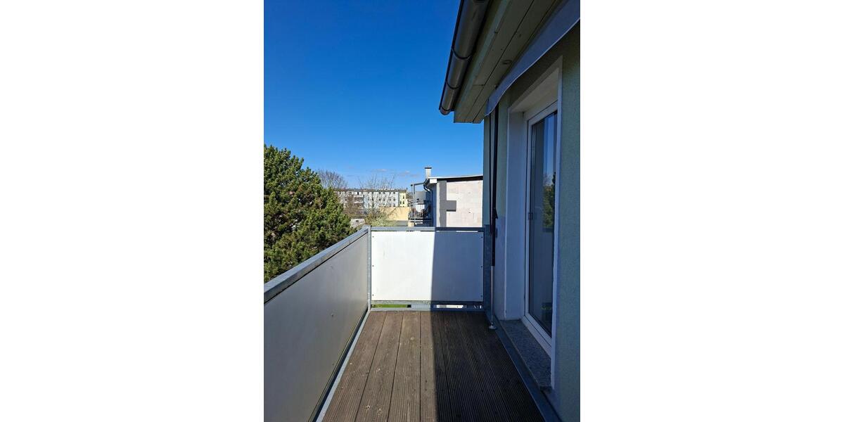 Dachgeschoßwohnung Rostock Hansaviertel - 3 Zimmer, 73 m&sup2;, 800&euro; | Angebot:26278044