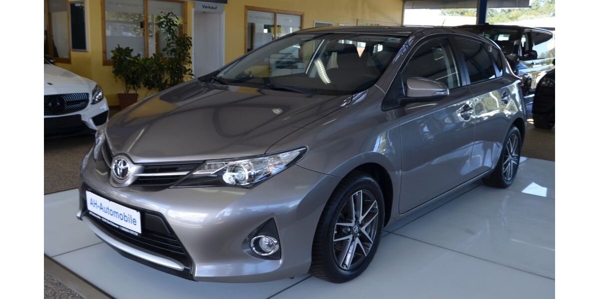 Toyota Auris 84.500 km 11.480 &euro; Bad Doberan 18209