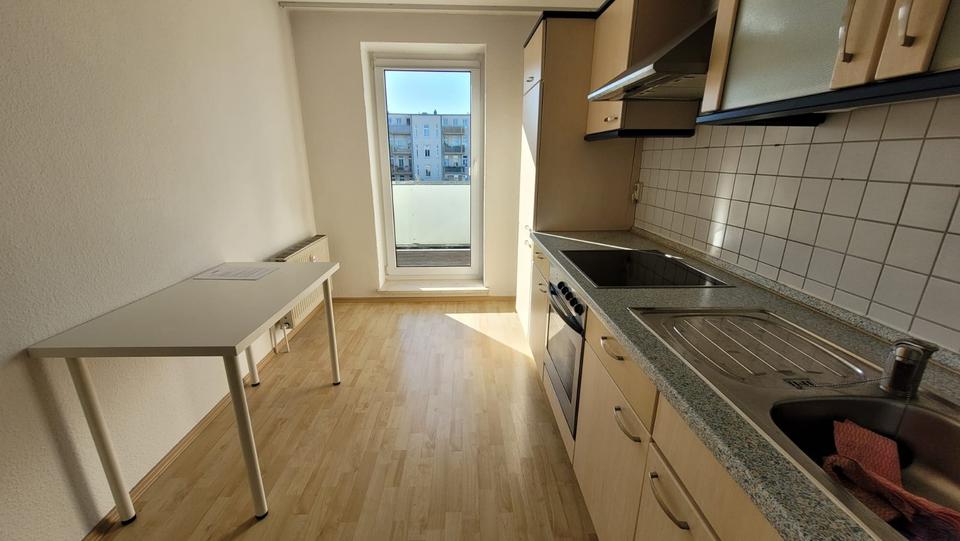 Dachgeschoßwohnung Rostock Hansaviertel - 3 Zimmer, 73 m&sup2;, 800&euro; | Angebot:26278044