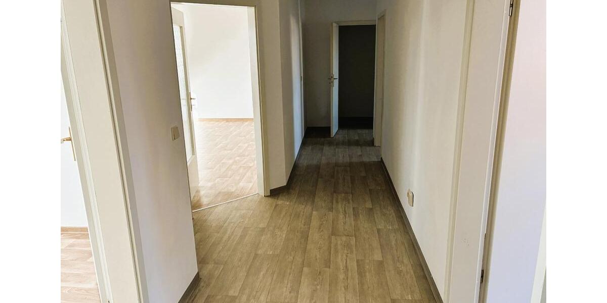 Dachgeschoßwohnung Bützow - 3 Zimmer, 75 m&sup2;, 590&euro; | Angebot:25269646
