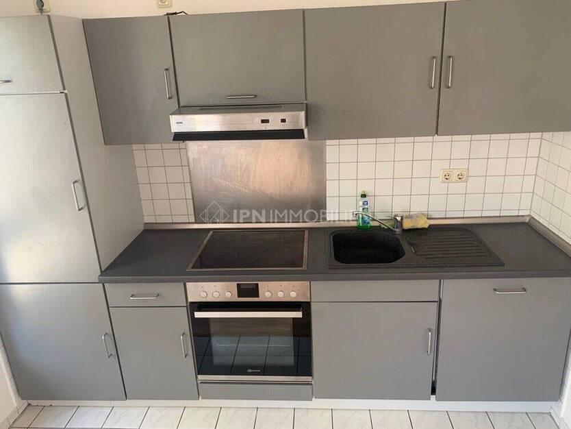 Helle Etagenwohnung mit EBK, Tageslicht-Duschbad und Balkon in der östlichen Altstadt 2 zimmer