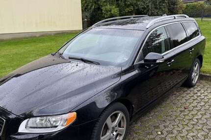 Volvo V70 303.000 km 2.500 € Parkentin 18209