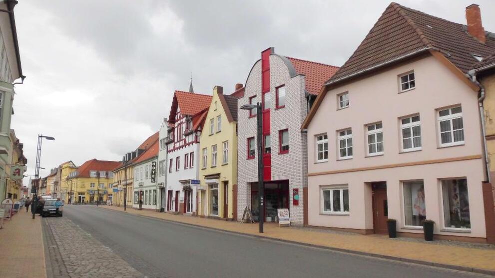 3 - RAUM - WOHNUNG - PARTERRE - BÜTZOW - STADTZENTRUM 3 zimmer