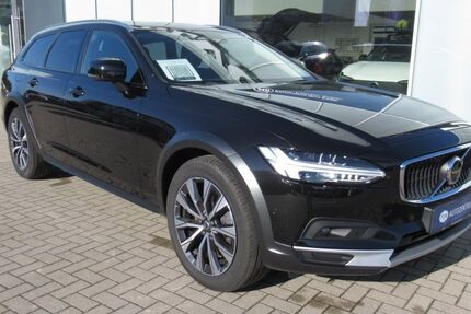 Volvo V90 Cross Country 19.422 km 53.981 € Rostock 18057