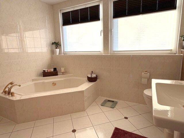 Einfamilienhaus Laage - 5 Zimmer, 140 m&sup2;, 485.000&euro; | Angebot:26038270